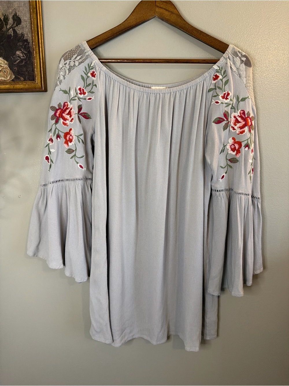 Altar’d State Embroidered Floral Bell Sleeve Peasant Blouse Gray Size Small - Picture 2 of 8